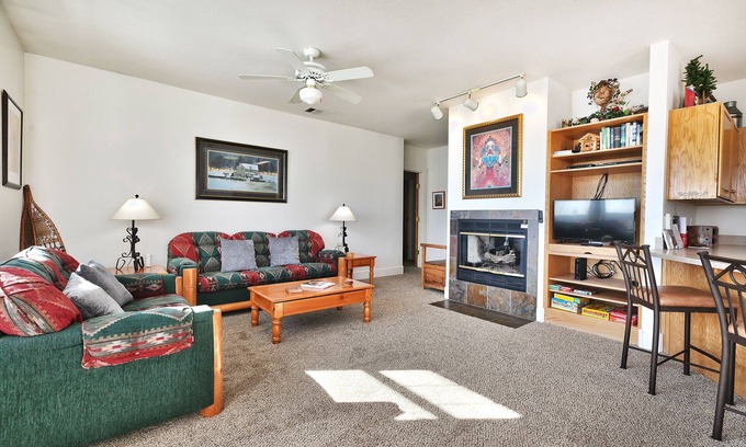 Pinebrook Condo | Conveniently located-Park City condo with deck and mountain views