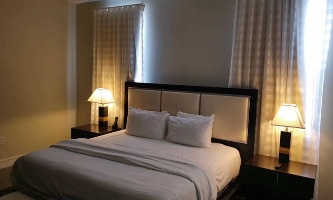 Doral Condo | Convention Center, Convenient XL Studio, kitchen