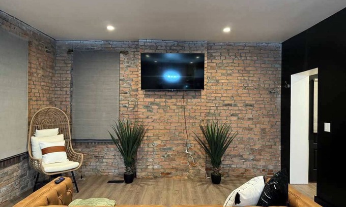 Italian Village House | Convention - Short North – King Bed – Free Parking