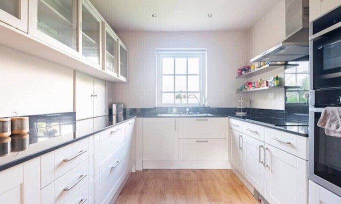 Cropthorne House | Converted Stables in the grounds of a Manor House on the River Avon