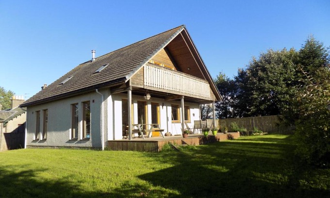 Gordon Villa | Coo's View, 5 Hardiesmill Place Farm Cottages