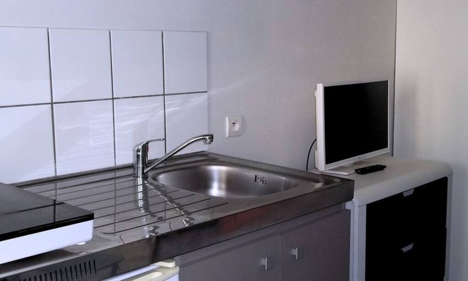 Lens Apartment | Cook 2