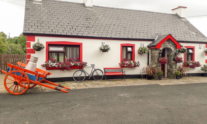 Ballyshannon Cottage | COOKIES COTTAGE, pet friendly in Ballyshannon, County Donegal