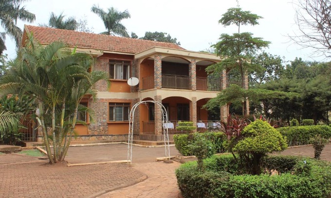 Jinja Hotel | Cool Breeze Hotel