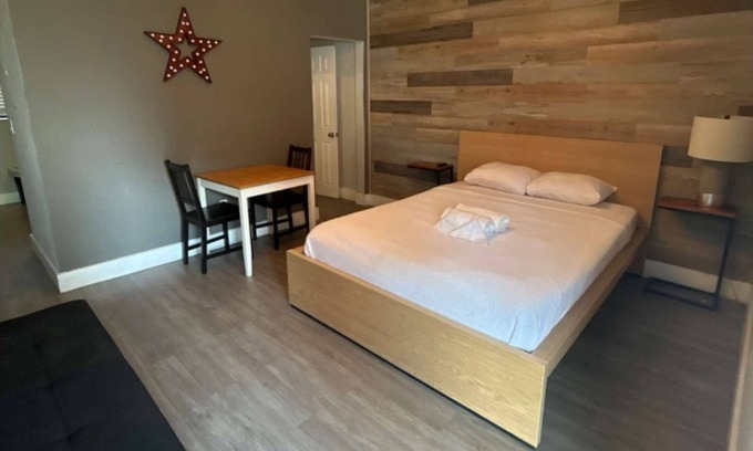 Wynwood Art District Condo | ✨Cool, Chic Wynwood Flat (Full Kitchen)