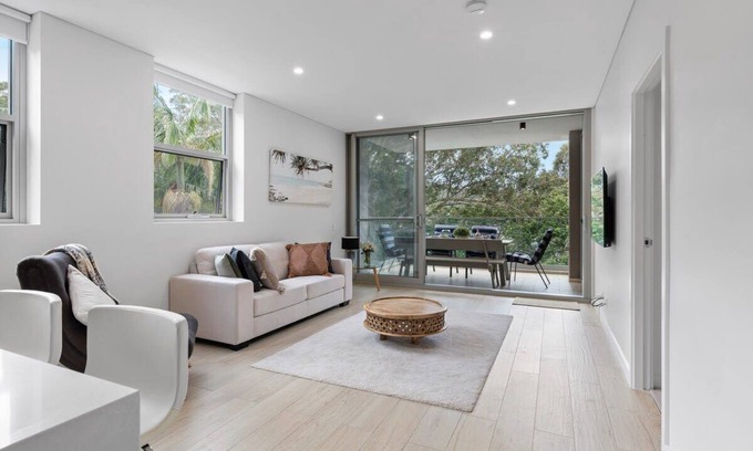 Gosford Apartment | Cool Coastal Pad with Panoramic Water Views