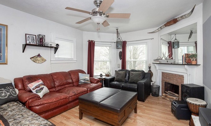 Edgewater Apartment | Cool Getaway ★ Hip Area ★ Near Downtown & Edgewater Beach ★ Century Home