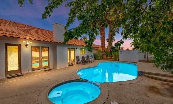 Rancho Oakey House | Cool Retreat with Pool and Hot Tub, Just 10 Minutes from the Strip!