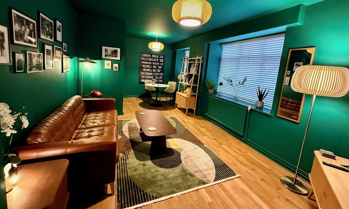 The City of London Apartment | Cool stay in the historic City of London, 10mins from Covent Garden