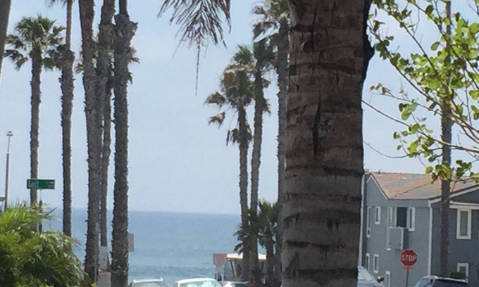 South Oceanside Cottage | Cool Urban Beach Pad~Steps to Surf~Ocean View from Patio