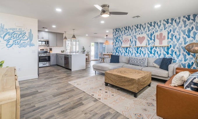 Papago Parkway House | Cool Vibes Near Old Town Scottsdale & ASU