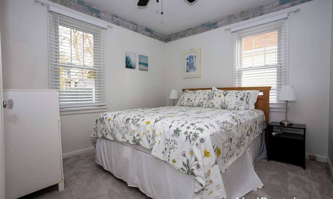 Blue Ash House | Cooper 2 Bed 1 Bath in Blue Ash Family Home