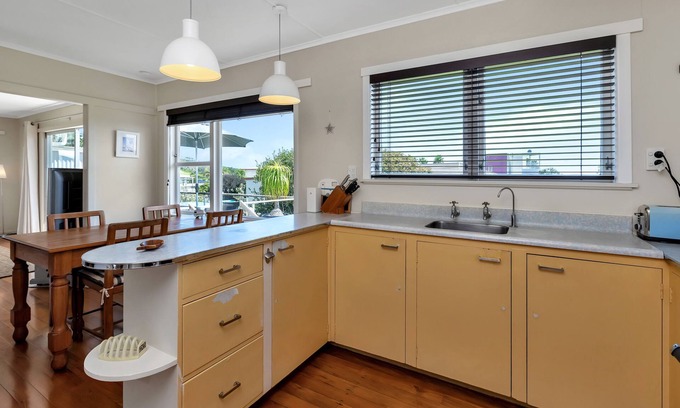 Coopers Beach House | Coopers Kiwi Bach - Coopers Beach Holiday Home