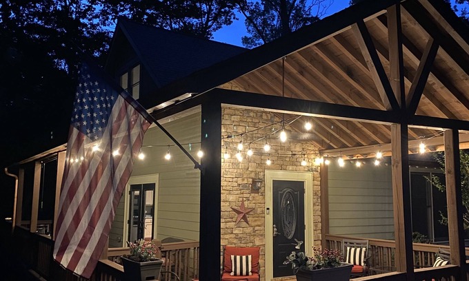 Ellijay Cabin | Coosawattee Craftsman -2 King Beds, Pool Table, Fire Pit, Arcade, Resort Amenity