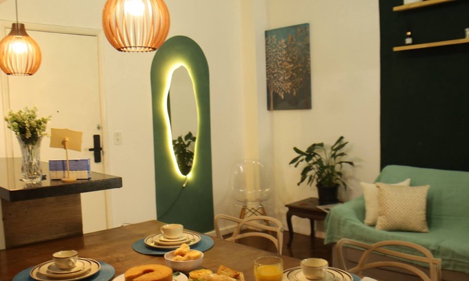 Copacabana Apartment | Copacabana, beach & metro steps away – Apt for 6