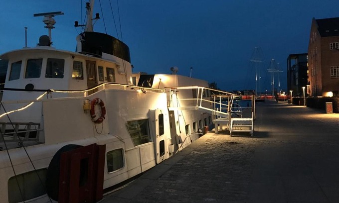 Copenhagen City Centre Boat Rental | Copenhagen Houseboat