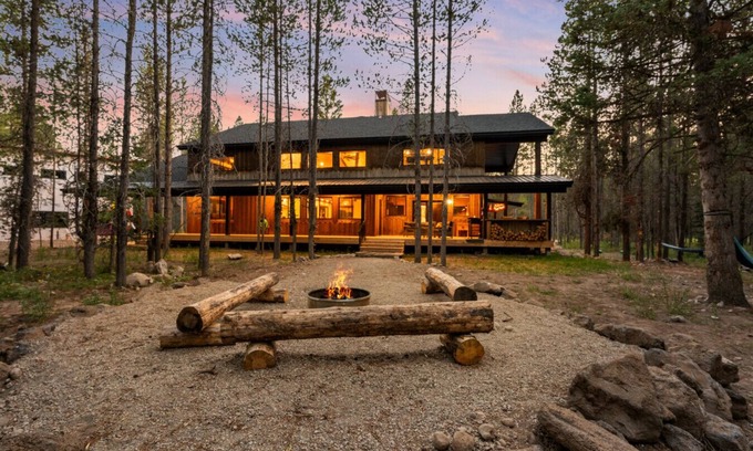 Island Park House | Copper Cowboy |Luxury Lodge w/Private Dock Access
