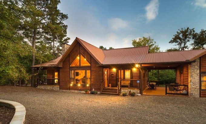 Hochatown Cabin | Copper Creek Open Cabin with Game Room and Hot Tub on the Deck by RedAwning