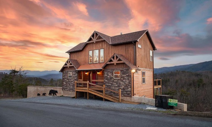 Gatlinburg - Pigeon Forge House | Copper Fox Cabin Home