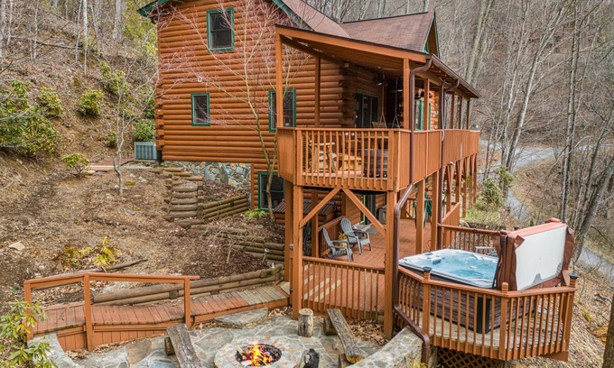 Ridgewood Estates Cabin | Copper Mountain Retreat | Pet-Friendly Cabin + Hot Tub, Games + Biltmore Pass