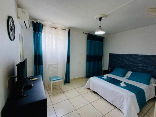 Le Lamentin Apartment | COQUET F2 CLIMATISE AVEC PISCINE AU LAMENTIN