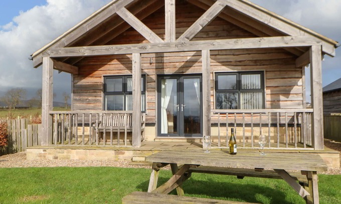 Longframlington Cottage | COQUET, pet friendly, with a garden in Longframlington