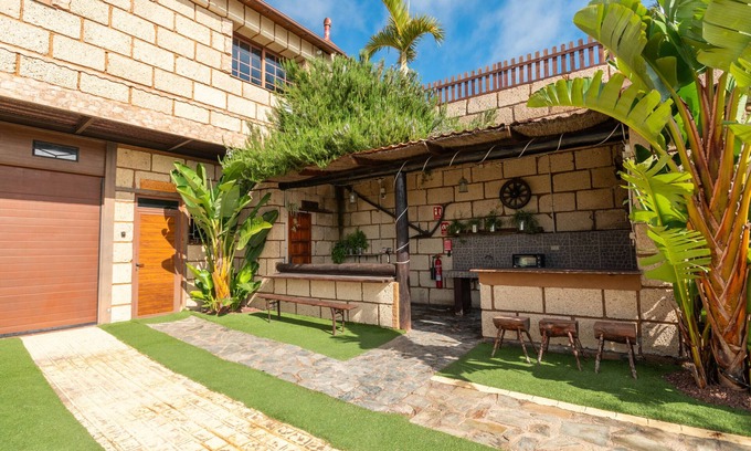 Arico House | Coquette Cueva Alma ideal for couples
