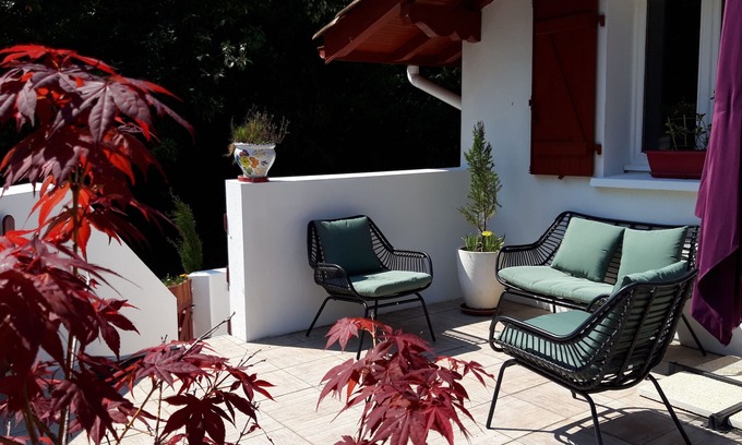 Saint-Pee-sur-Nivelle Cottage | Coquettish cottage T3-96 m2 quiet, swimming pool 8x4 heated in season, terrace 30 m2, Clim