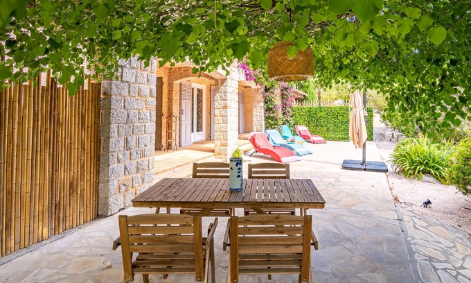 Vallauris Apartment | Coquettish and quiet downstairs 3-room villa in a green setting