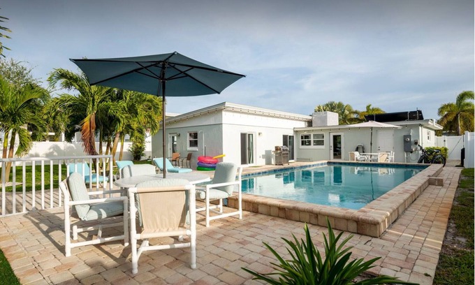 Banana River Estates House | Coral Cottage Pool/Beach/Golf