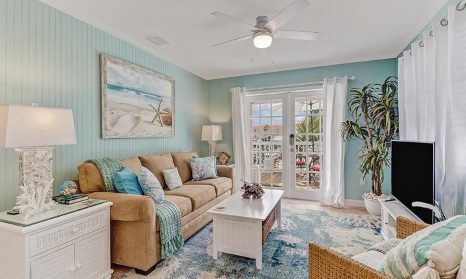 Central Naples Apartment | Coral Cottage Retreat