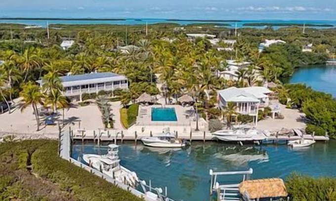 Coral Cove House | Coral Cove Resort - ‘A Fisherman’s Dream’
