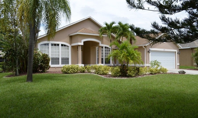 Pelican House | Coral Palm Casa-Immaculate Pool Home in SW Cape Coral