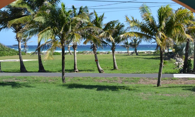 Judith's Fancy House | Coral Reef Beach House - Relax or Dive in Paradise, great central location
