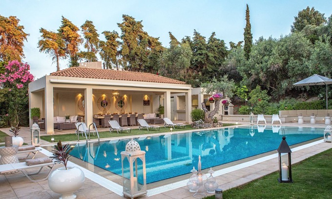 Chalcis Villa | Coral Villa- 4 bedroom Villa-next the beach-with Sharing Swimming Pool
