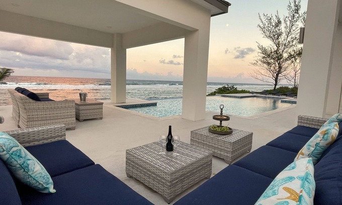 North Side House | CORAL VISTA - Infinity Pool, Arcade, Theater, Private Cabana