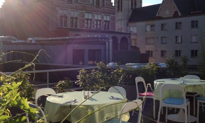 Geel Hotel | Corbie Geel