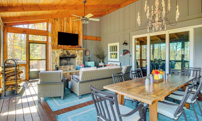 Ellijay Cabin | 'Cork & Creek Cottage' w/Mtn & Pasture Views!