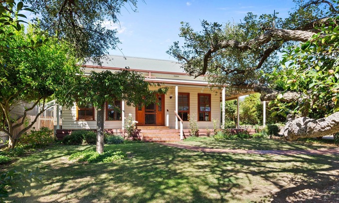 Mansfield Cottage | Cork Oak Cottage
