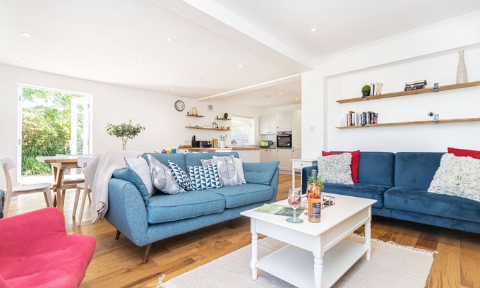 New Forest District House | Corner Cottage sleeps 9 New Forest & Beach