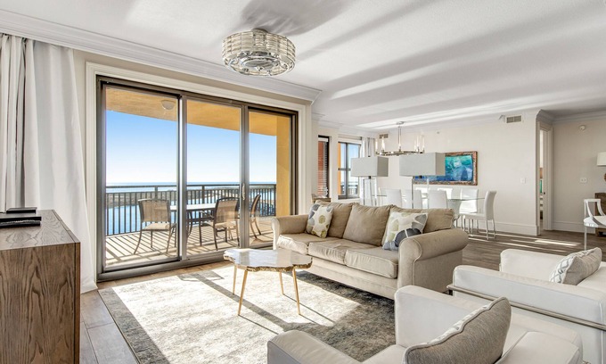 Destin Condo | Corner Luxury Condo - Pools, Hot Tubs & Gym - Gulf-View Balcony, WiFi, W/D & AC