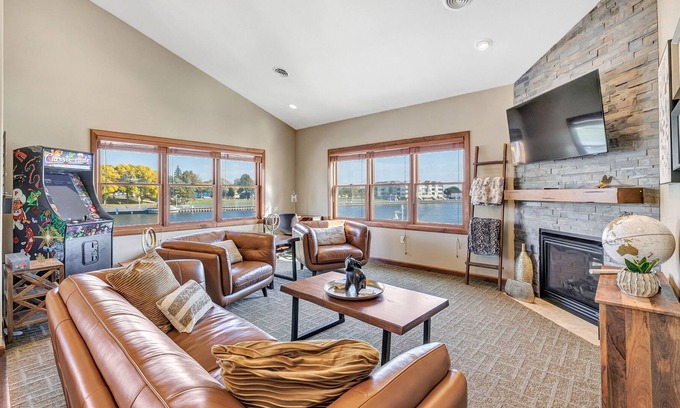 Sheboygan Condo | Corner River Walk Condo with Spectacular Views