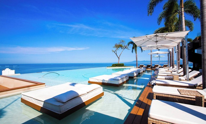 Alta Vista Condo | Corner Suite at Soho PV, Best Rooftop Pool
