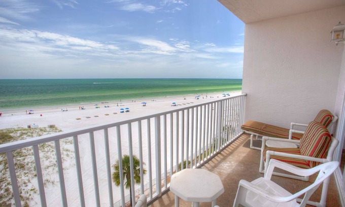 Madeira Beach Condo | Corner Unit. 2 Bedroom+Bonus Room/Den. Overlooking the Gulf. Amazing Views! Easy Walk to Johns Pass.