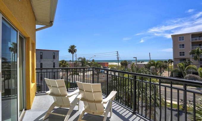 Treasure Island Condo | Corner Unit. Beach. Next to Supermarket. Heated Pool. Two Balconies.