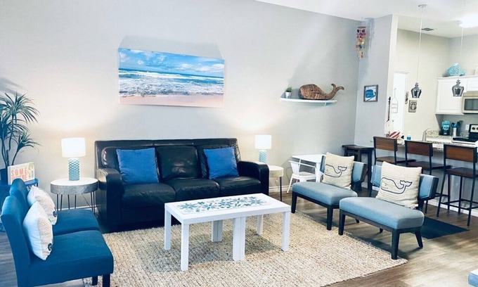Corpus Christi House | Corner Unit! Beautiful, 1 Bedroom, Sleeps 6, Close to the Beach, 2 Great Pools!