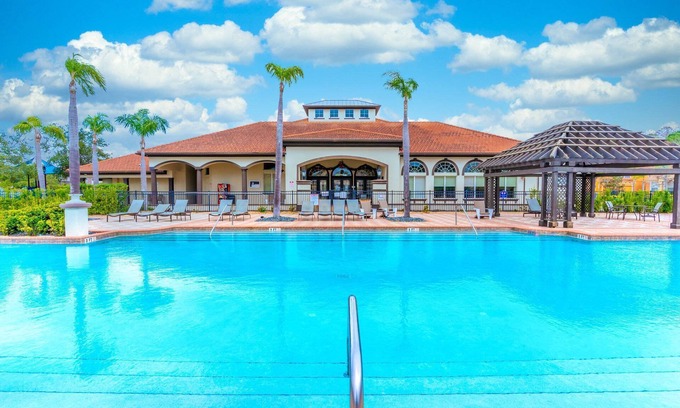 Bellavida House | Corner Unit | Private Pool | Sleeps 9 & Pets OK
