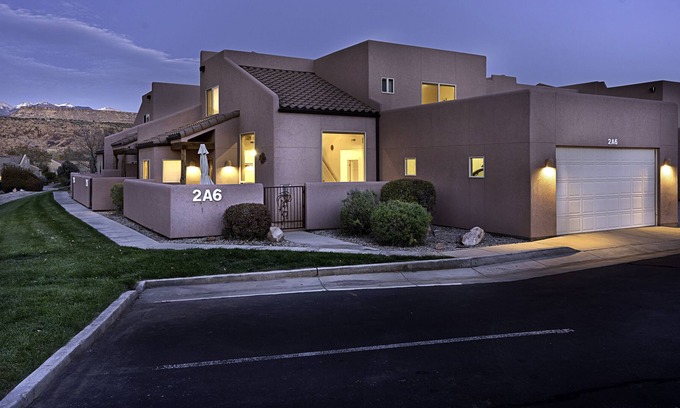 Moab South Valley House | Corner Unit - Views of the Moab Rim - Dog Friendly -Pool - Hot Tub 2A6