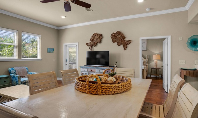 Miramar Beach Condo | ⭐Corner Unit-Walk to Beach and Restaurants-Pool+Hot Tub-3BR Alerio D201⭐