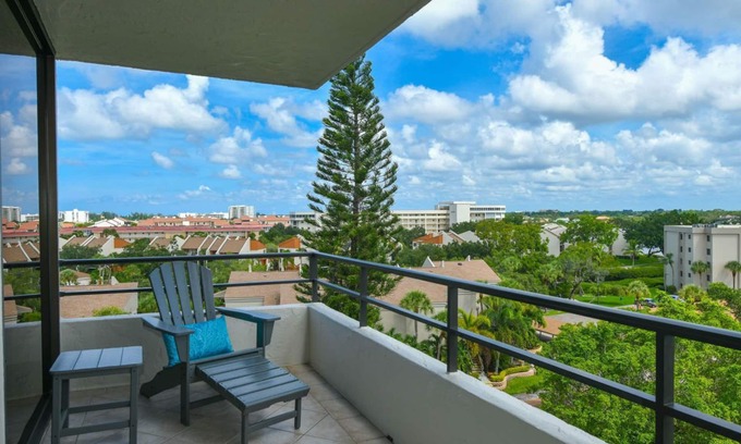 Siesta Key Condo | Corner unit, water views, boat access, remodeled, elevator building, no pets